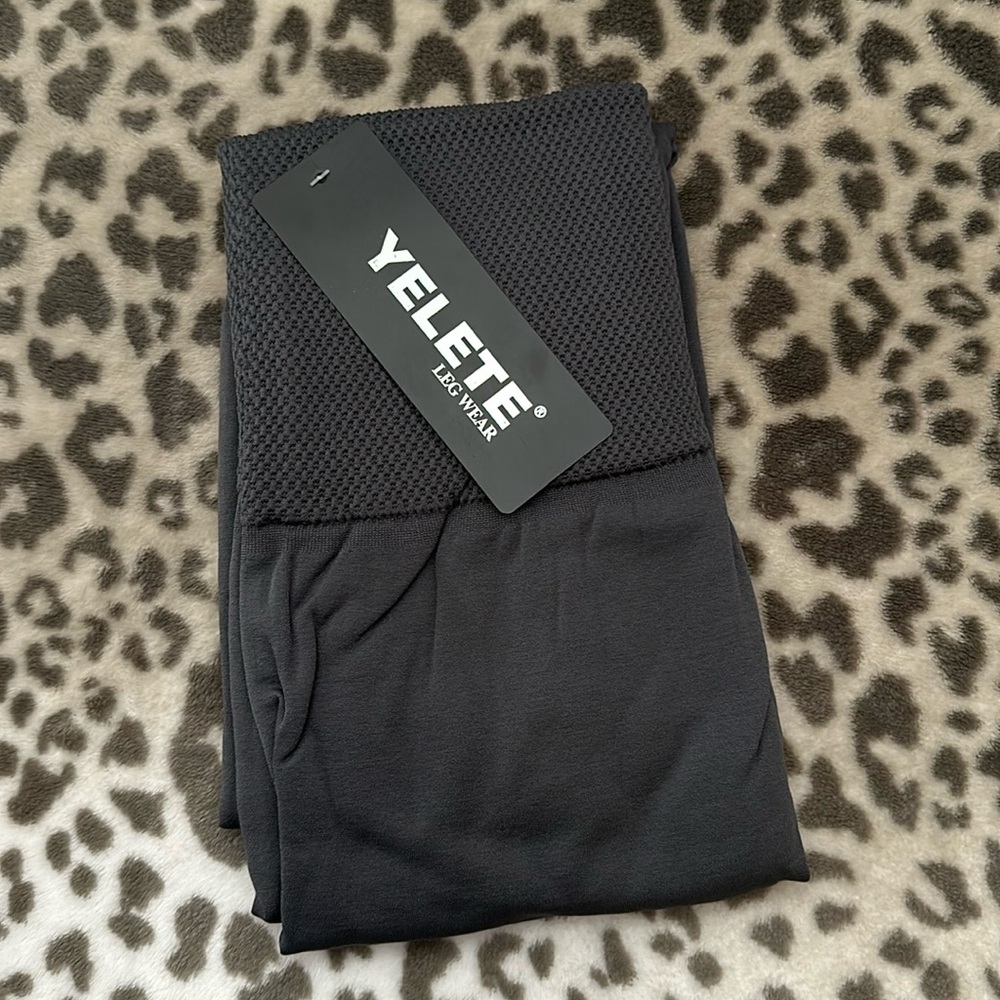 Yelete Legwear High Rise Fleece Lined Leggings in Charcoal Gray One Size